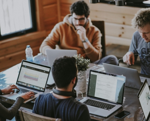 Unternehmensverkauf Schweiz Vorsichtsmaßnahmen : 5 essenzielle - image business - réunion dirigeants business