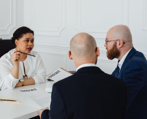 Due Diligence KMU Nachfolge Geschäftsunterzeichnung