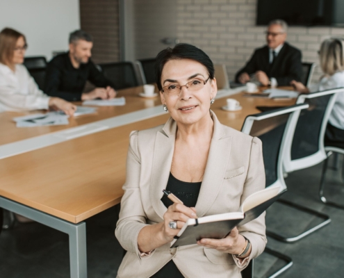 Auswirkungen zunehmender Due-Diligence-Anforderungen auf KMU-Nachfolge in der Deutschschweiz - business - réunion dirigeants business