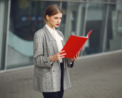 Sie möchten ein Unternehmen in der Schweiz übernehmen - hier sind 6 Profile von Abtretenden - business - réunion dirigeants business