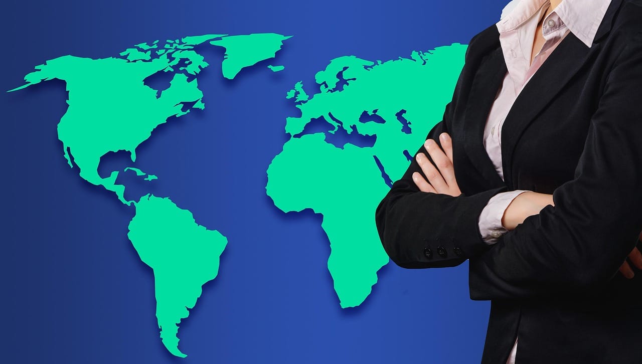 Nearly one in two executives is considering selling - business - analyse financière business