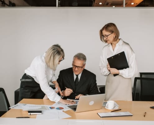 The K-Shaped M&A Market: Why European Mid-Market Founders Are Being Left Behind in 2026 - business - réunion dirigeants business The K-Shaped M&A Market: Why European Mid-Market Founders Are Being Left Behind in 2026 - business - réunion dirigeants business