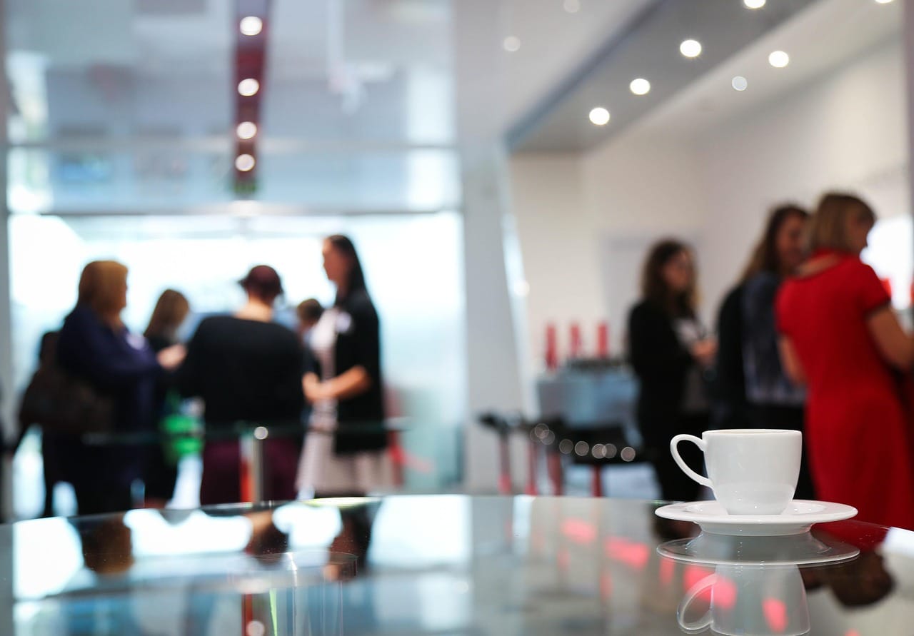 Navigating Cross-Border M&A Challenges Amidst Growing Valuation Gaps in European Mid-Market SMEs - business - analyse financière business